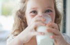 बच्चों को दूध पीना क्यों आवश्यक है तथा सर्वश्रेष्ठ दूध कौन सा है Why Is  Necessary For Children To Drink Milk And What Is The Best Milk